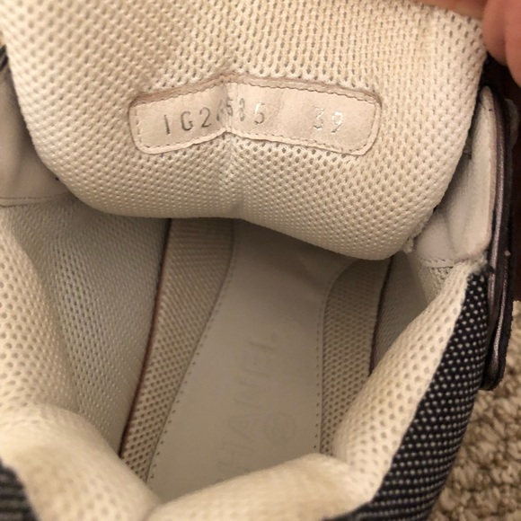 Authentic CHANEL Sneaker - Picture 6 of 8